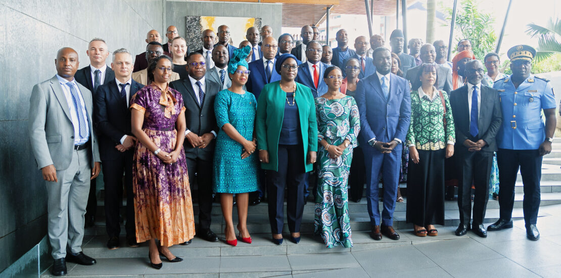 Photo famille à l'ouverture de l'Assemblée Générale d'ARINWA. Abidjan, du 05 au 09 décembre 2023.